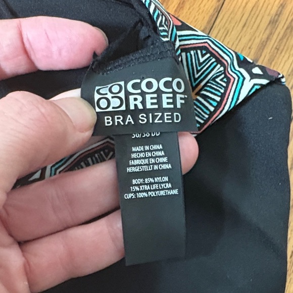 Coco Reef Reversible Verso Bikini Top All over pattern black 36/38DD NWOT - Picture 2 of 7